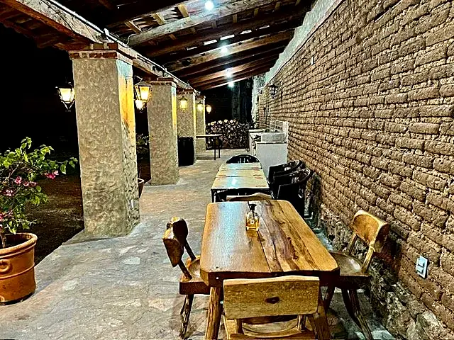 Pasillo comedor techado