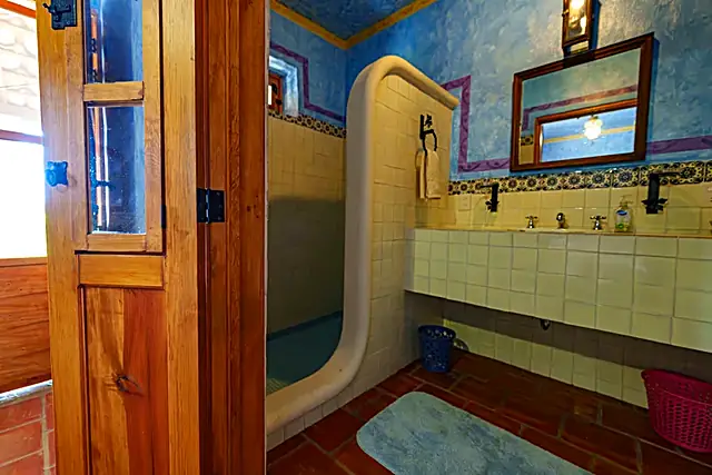 Baño de azulejo mexicano