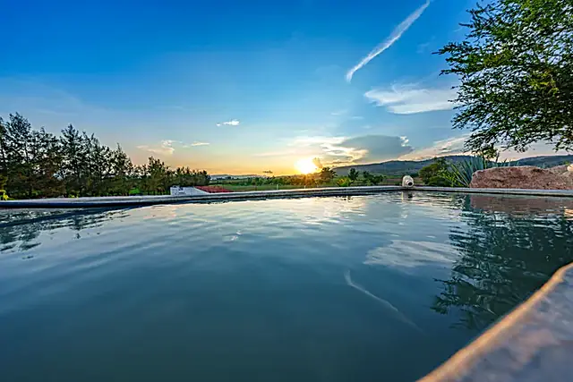 Alberca al atardecer