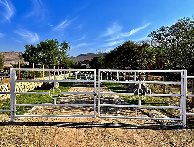 Puerta de entrada del rancho